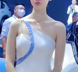 新疆大学女生模特特殊兼职(大学生兼职模特怎么联络)