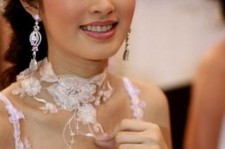 新疆人妖皇后(中国富豪娶人妖皇后)