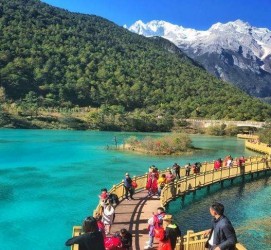 新疆云南旅游攻略(云南旅游攻略必去景点顺序)