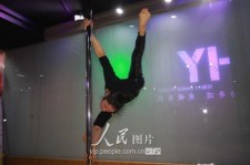 新疆钢管舞女神(女星钢管舞)