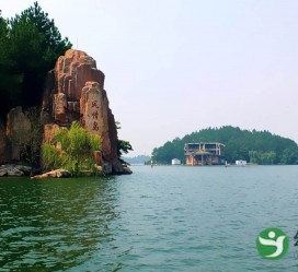 新疆周边旅游(周边旅游景点大全免费)