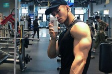 新疆肌肉男模(肌肉男模拟器)