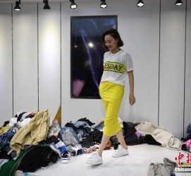新疆兼职模特试衣服(兼职做试衣模特好吗)