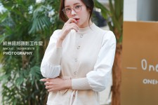 新疆兼职模特被摄影师亲(兼职模特被摄影师亲了)