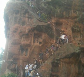 新疆乐山旅游攻略(乐山旅游攻略自由行路线推荐)