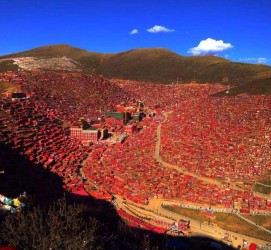 新疆色达旅游攻略(成都到色达旅游攻略)