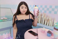 新疆胖模(胖模特穿衣搭配图片)