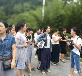 新疆中国的曲男伴游的简单介绍