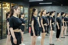 新疆兼职模特进修班(学生怎么兼职模特)