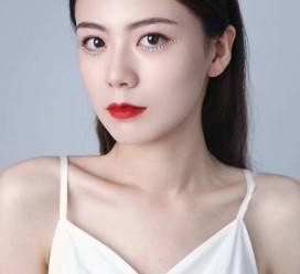新疆兼职模特要打点模卡吗(兼职做模特要交钱拍模卡)