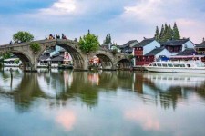 新疆上海旅游攻略(上海旅游攻略手抄报)