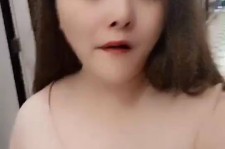 新疆美院系花兼职死商务模特(美院系花兼职商务模特第2部一边看球一边玩)