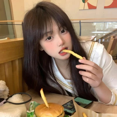 新疆伴游女生李欣怡的资料