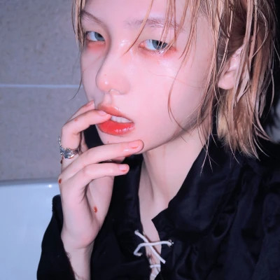 新疆伴游女生樱花漫舞的资料