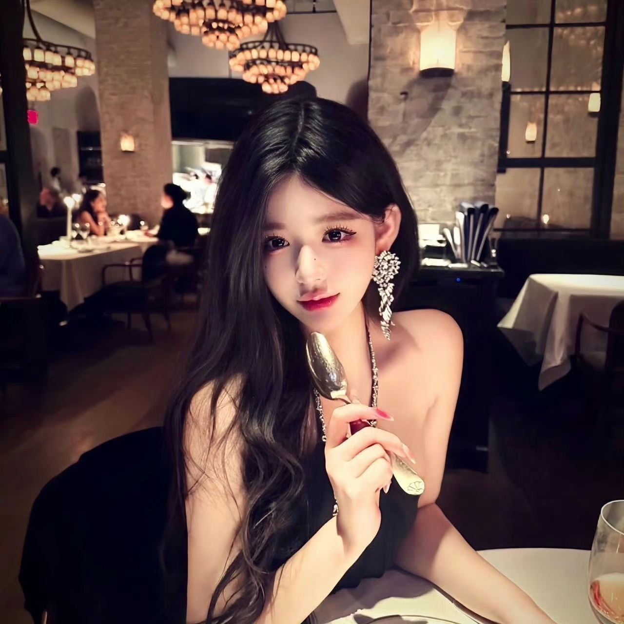 新疆伴游女生蓝盈盈的资料