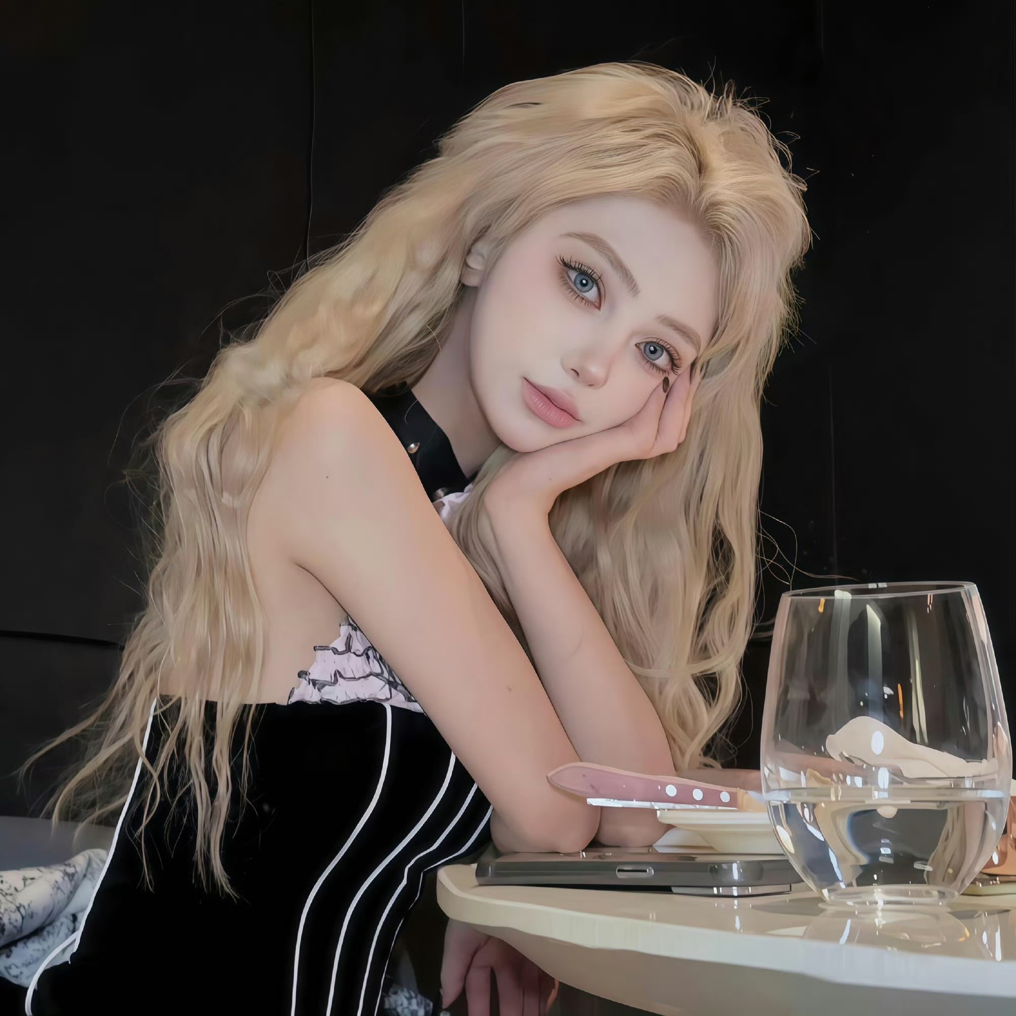 新疆伴游女生晨露的资料