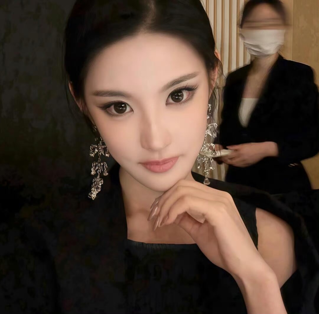 新疆伴游女生 | Isabella Chen的资料