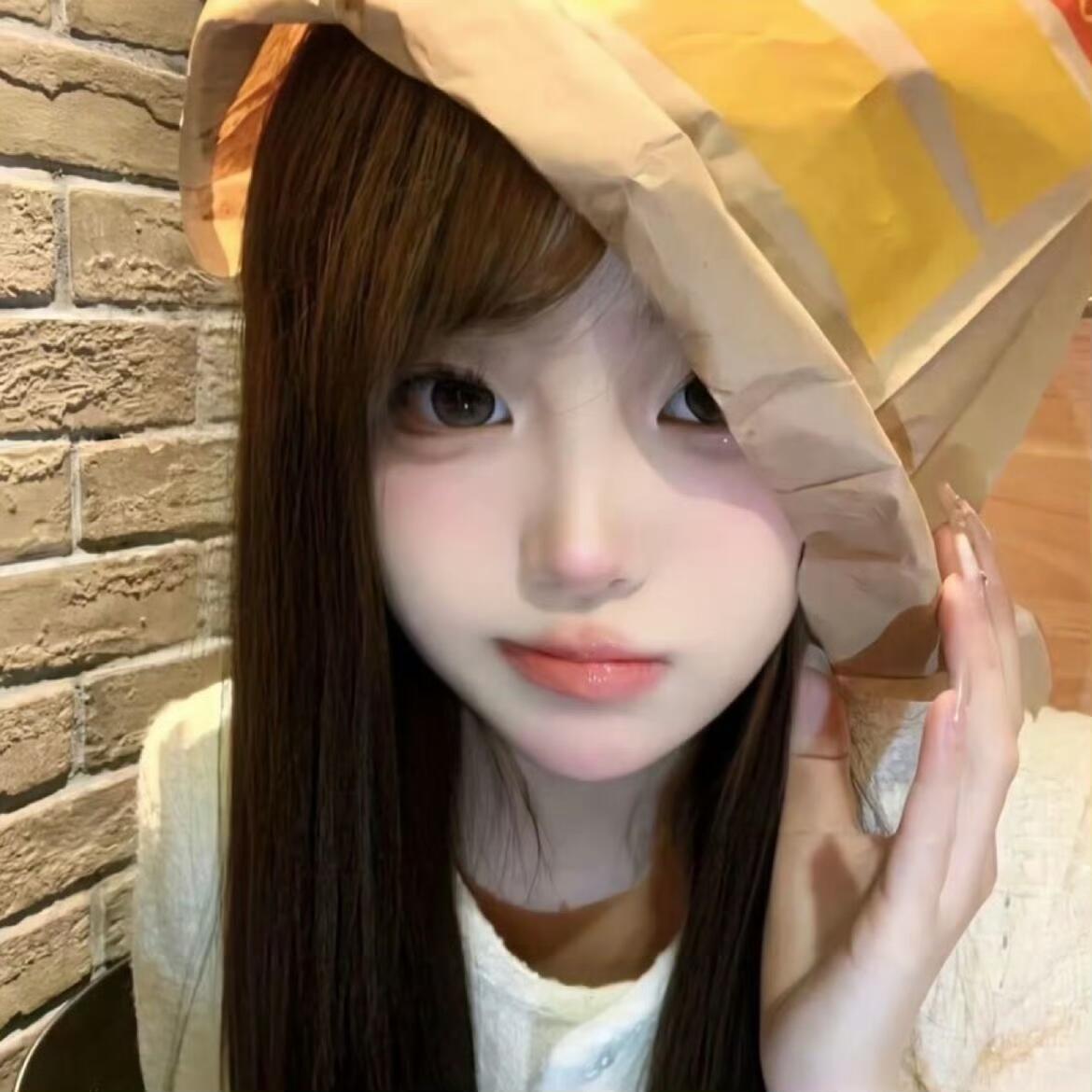 伴游女生洛萝的资料